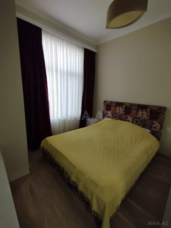 Satılır 4 otaqlı mənzil 130 m²