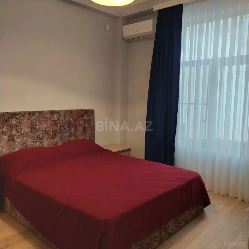 Satılır 4 otaqlı mənzil 130 m²
