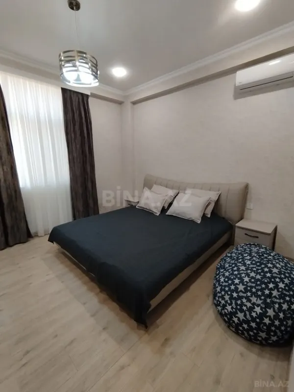 Satılır 4 otaqlı mənzil 130 m²