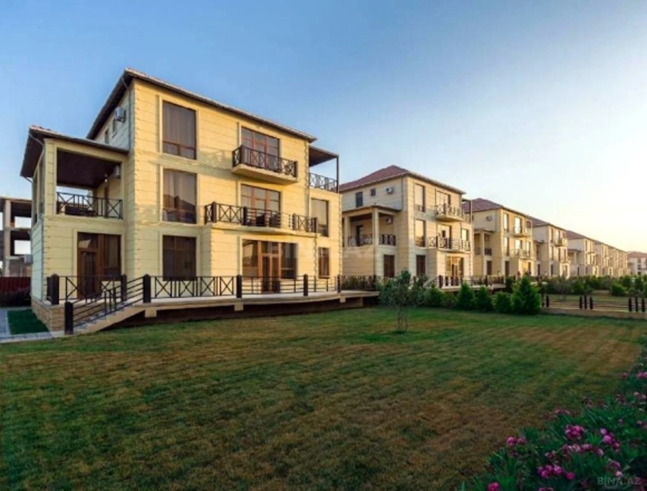 Satılır 4 otaqlı mənzil 130 m²