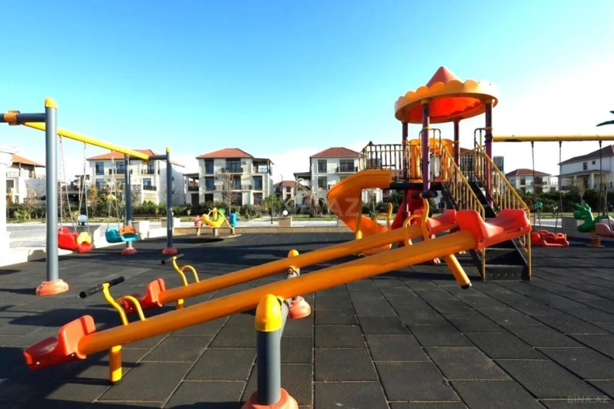 Satılır 4 otaqlı mənzil 130 m²