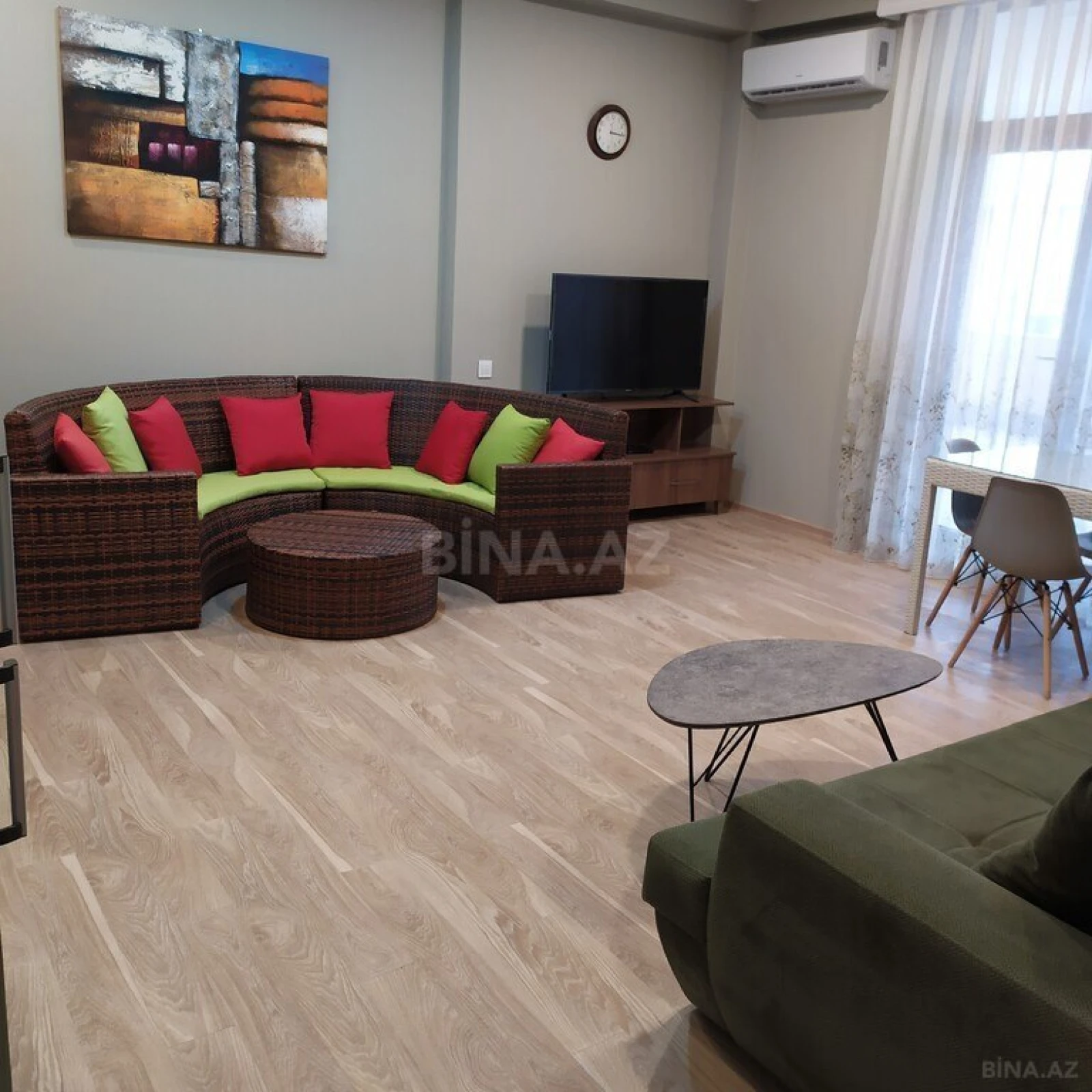 Satılır 4 otaqlı mənzil 130 m²