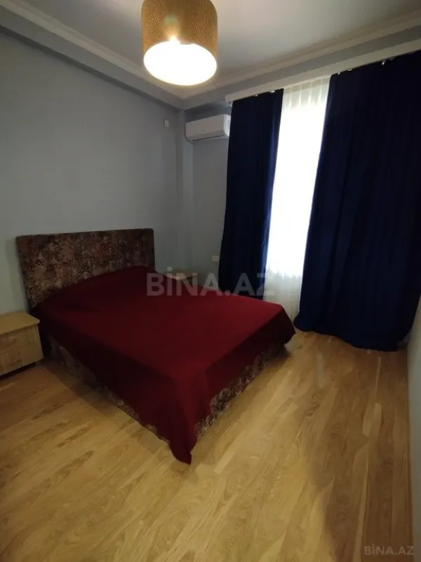 Satılır 4 otaqlı mənzil 130 m²