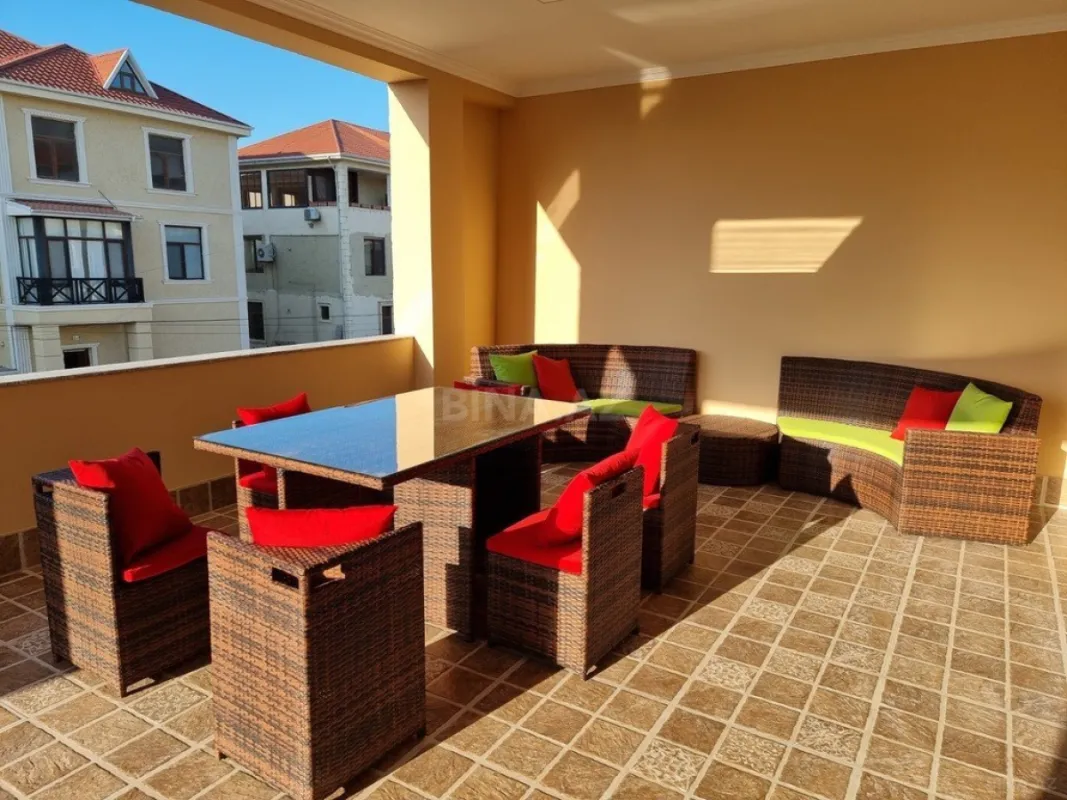 Satılır 4 otaqlı mənzil 130 m²