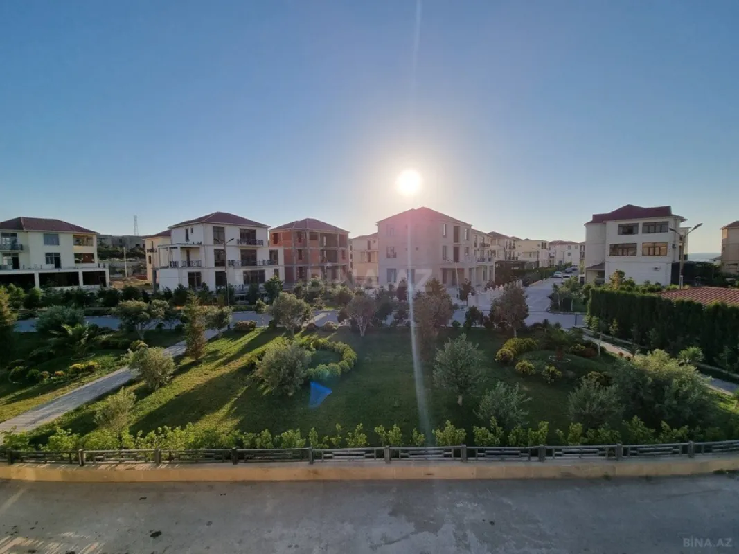 Satılır 4 otaqlı mənzil 130 m²