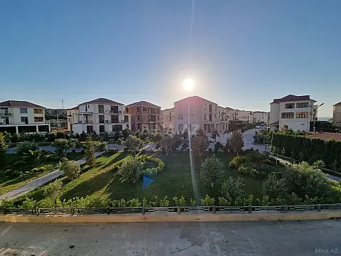 Satılır 4 otaqlı mənzil 130 m²