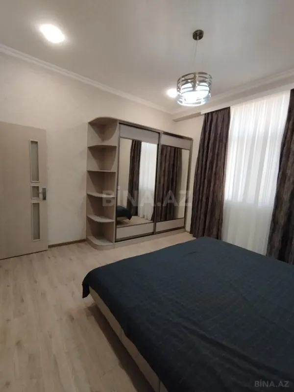 Satılır 4 otaqlı mənzil 130 m²