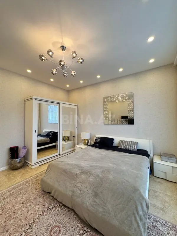 Satılır 6 otaqlı həyət evi 300 m²