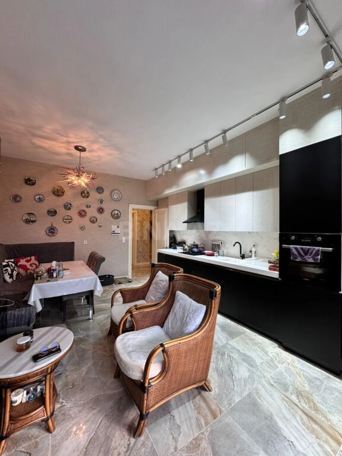 Satılır 6 otaqlı həyət evi 300 m²