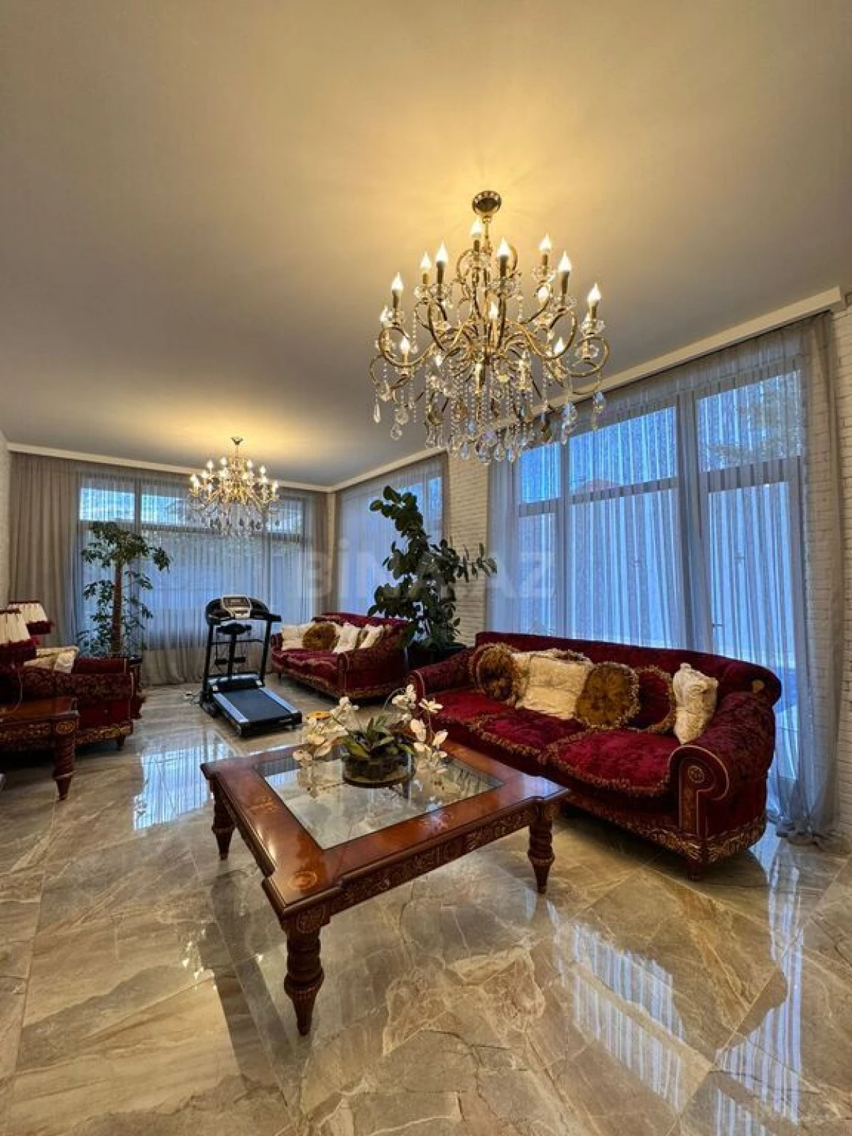 Satılır 6 otaqlı həyət evi 300 m²