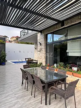 Satılır 6 otaqlı həyət evi 300 m²