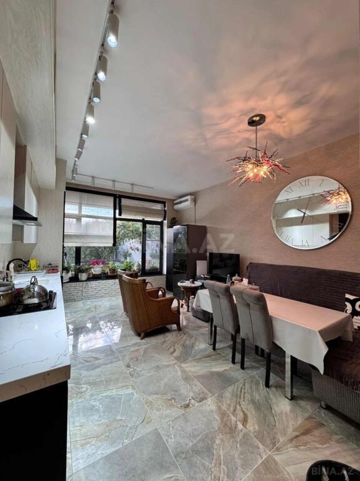 Satılır 6 otaqlı həyət evi 300 m²