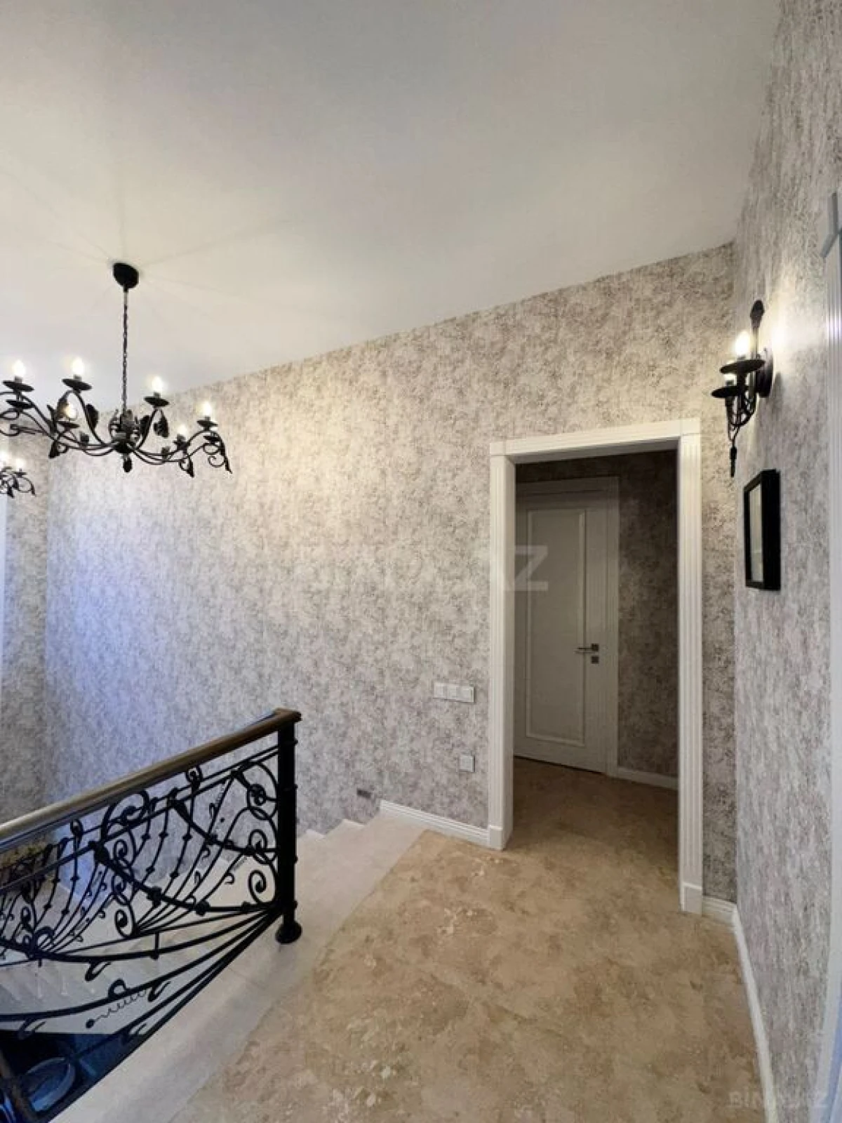 Satılır 6 otaqlı həyət evi 300 m²