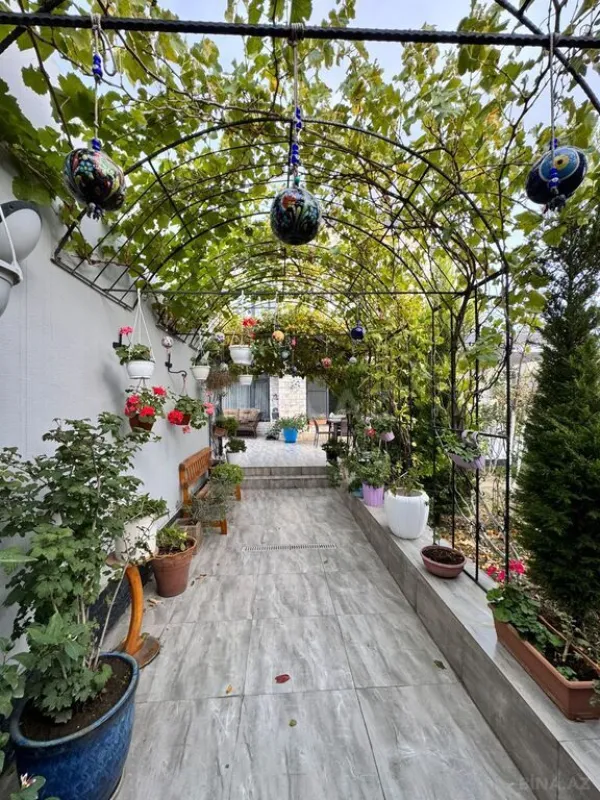 Satılır 6 otaqlı həyət evi 300 m²