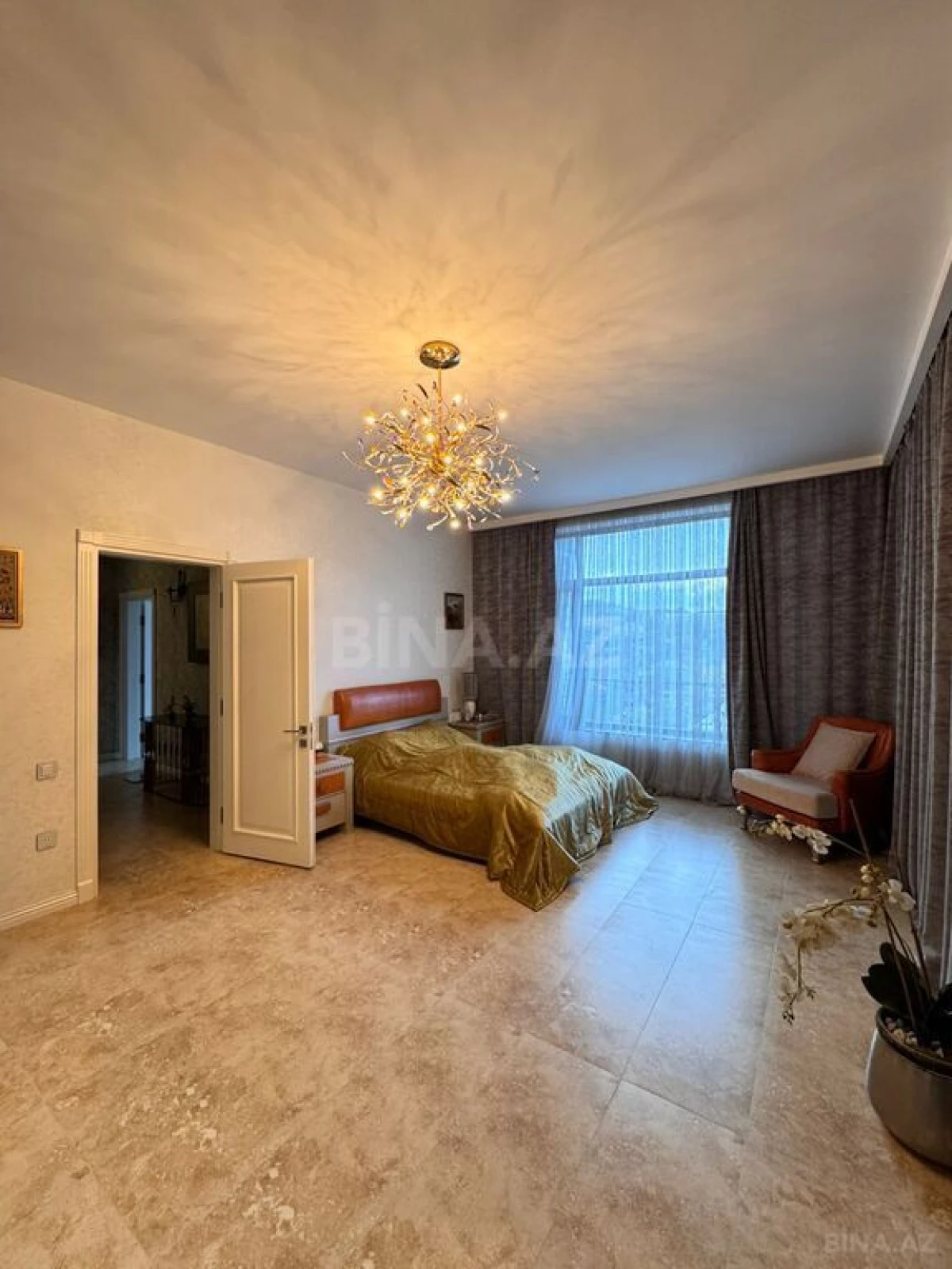 Satılır 6 otaqlı həyət evi 300 m²