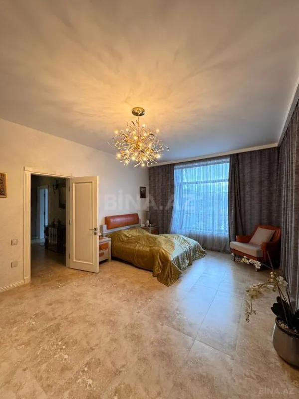 Satılır 6 otaqlı həyət evi 300 m²