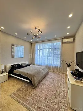 Satılır 6 otaqlı həyət evi 300 m²