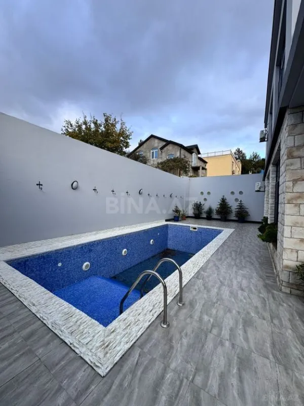 Satılır 6 otaqlı həyət evi 300 m²