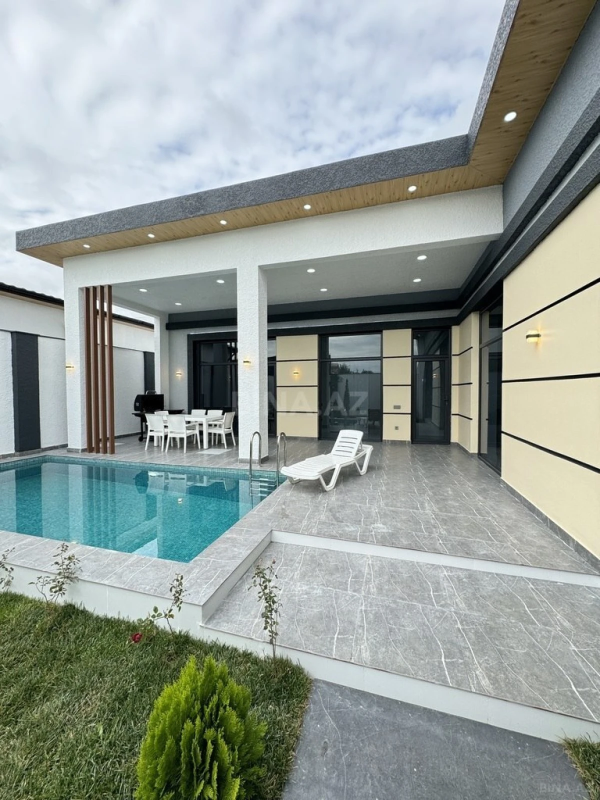 Satılır 4 otaqlı həyət evi 185 m²