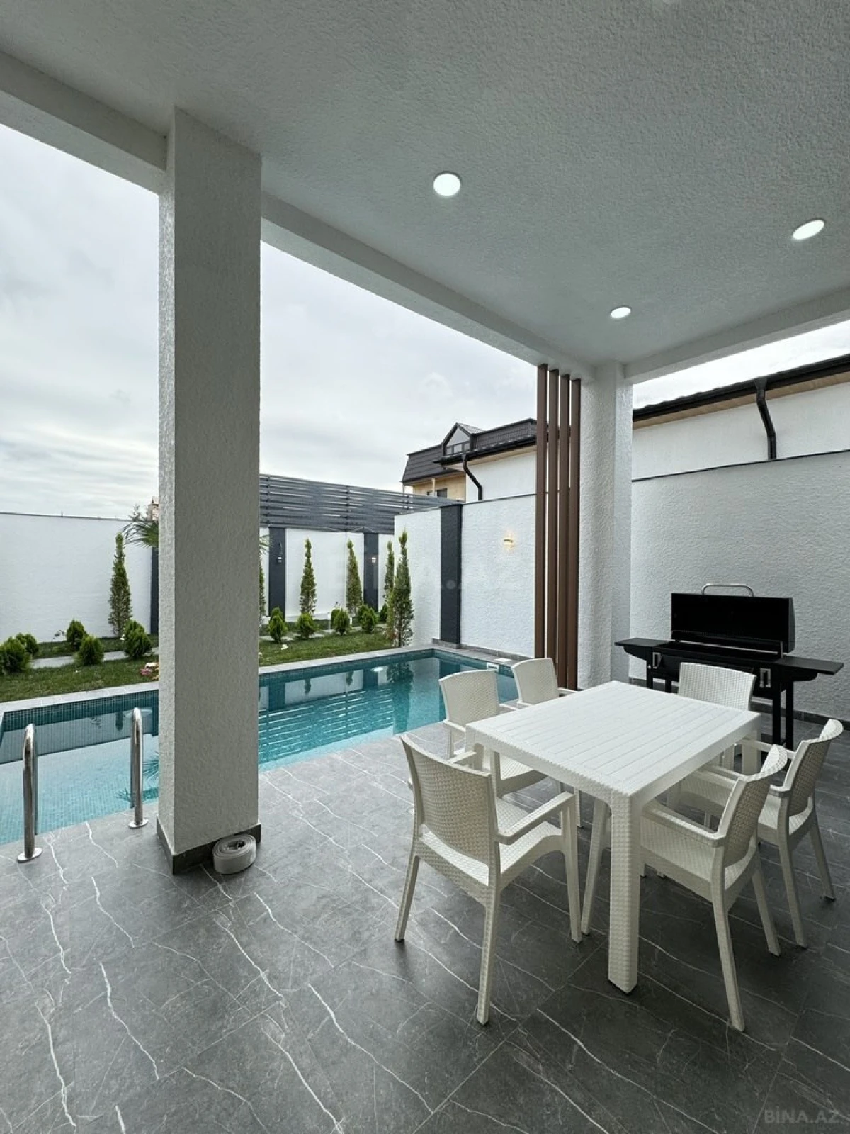 Satılır 4 otaqlı həyət evi 185 m²