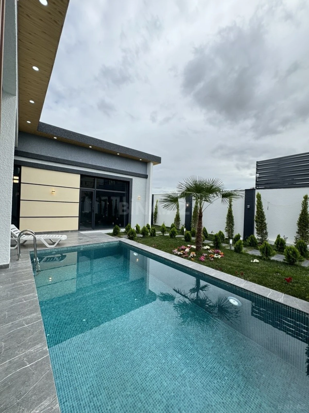 Satılır 4 otaqlı həyət evi 185 m²