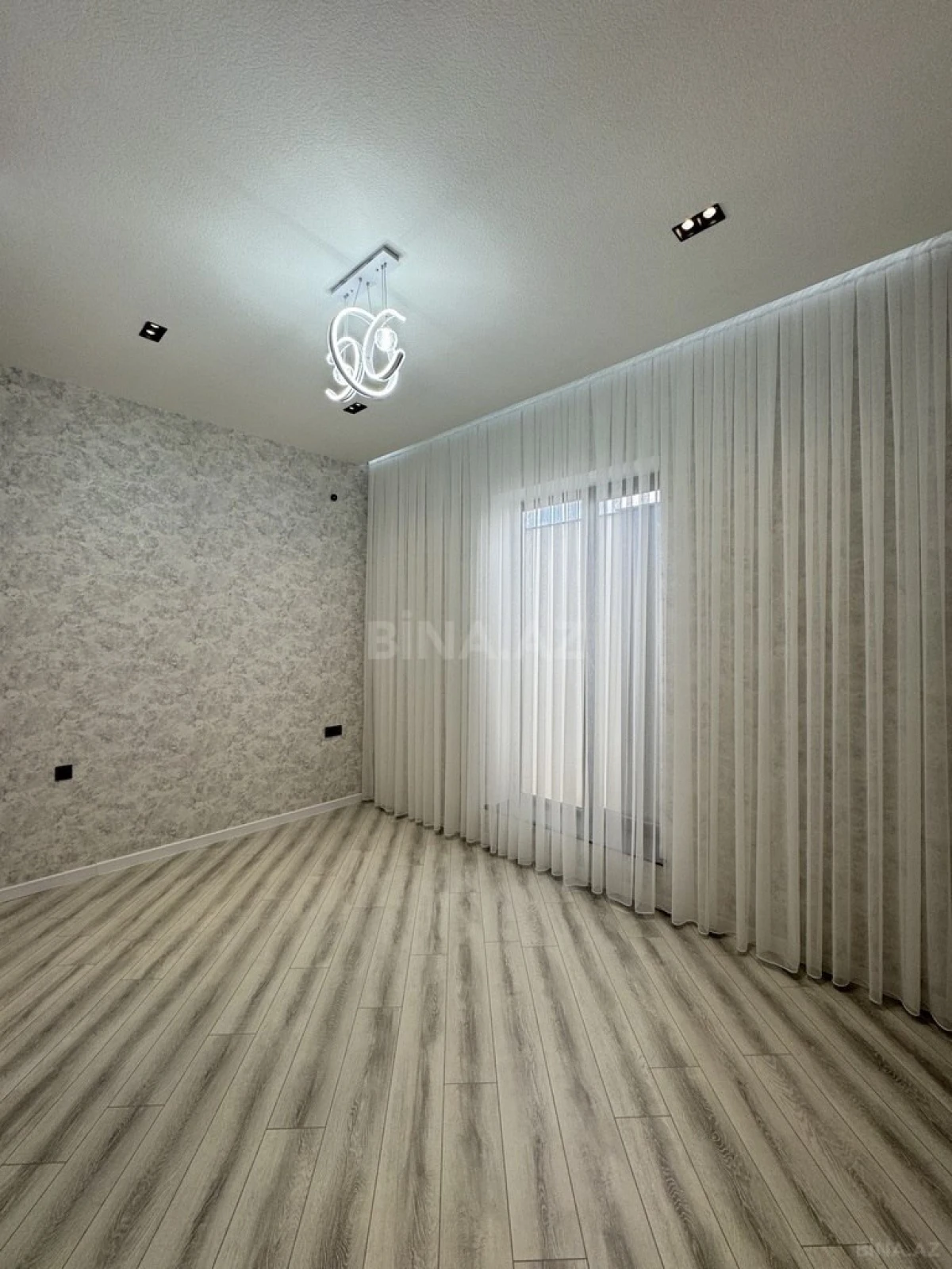 Satılır 4 otaqlı həyət evi 185 m²