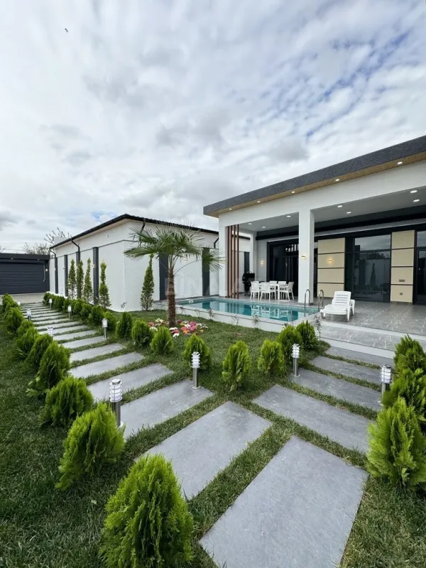 Satılır 4 otaqlı həyət evi 185 m²