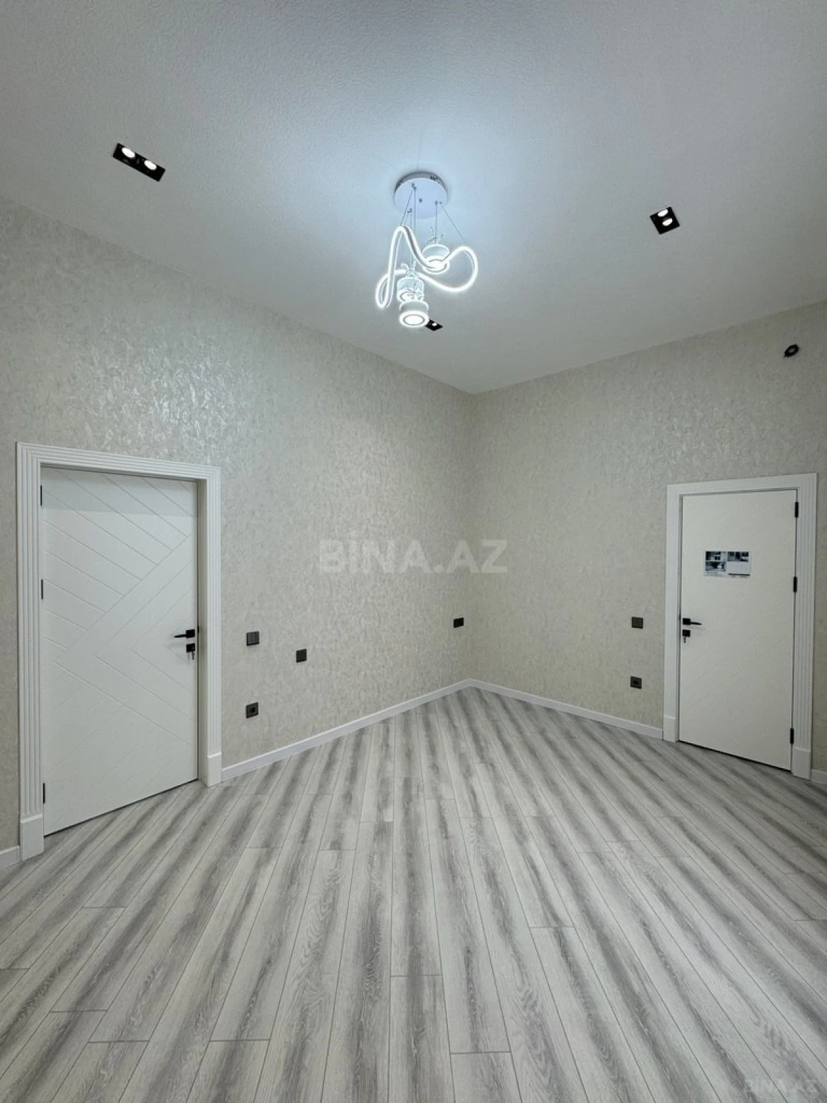 Satılır 4 otaqlı həyət evi 185 m²