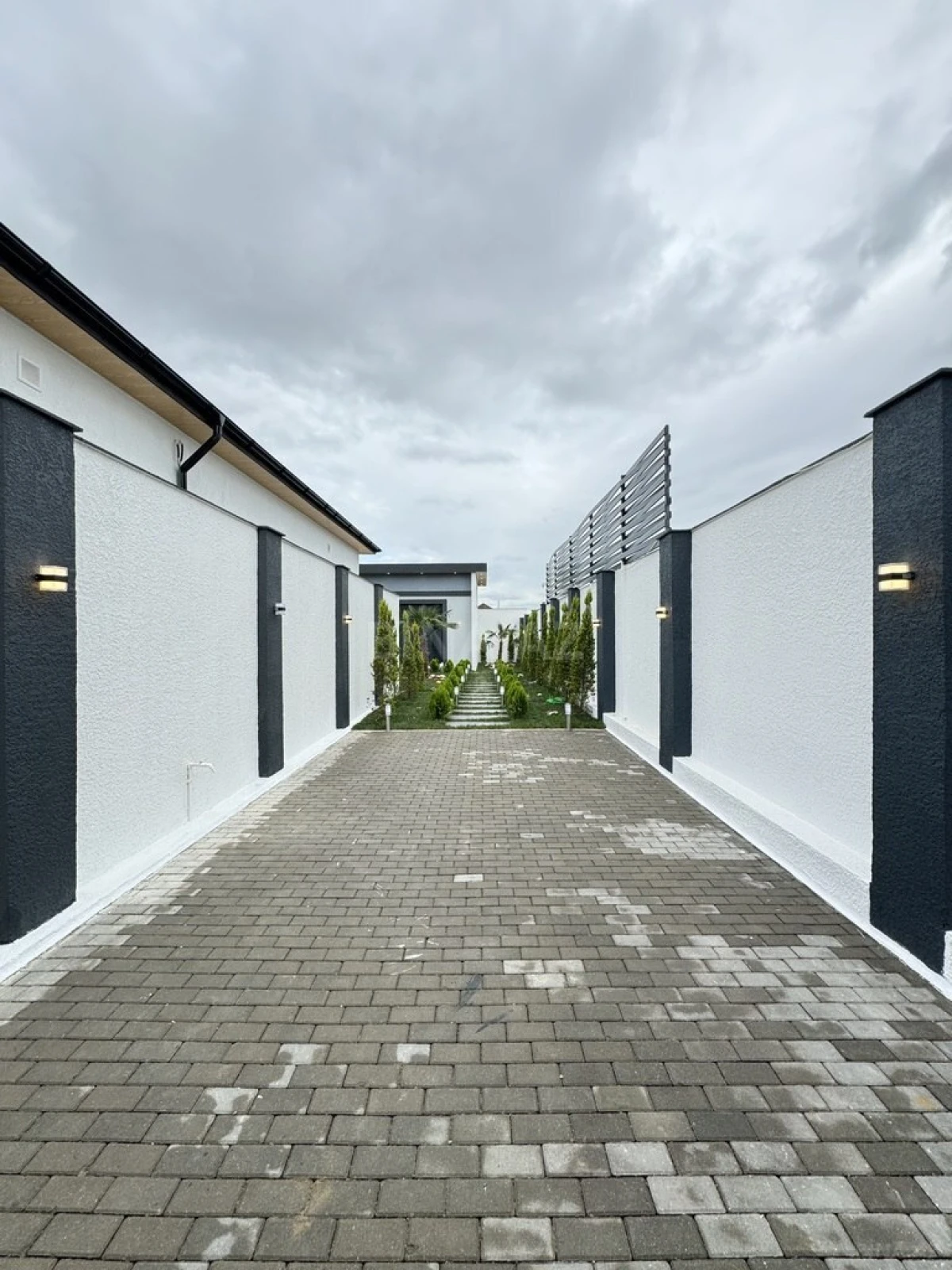 Satılır 4 otaqlı həyət evi 185 m²