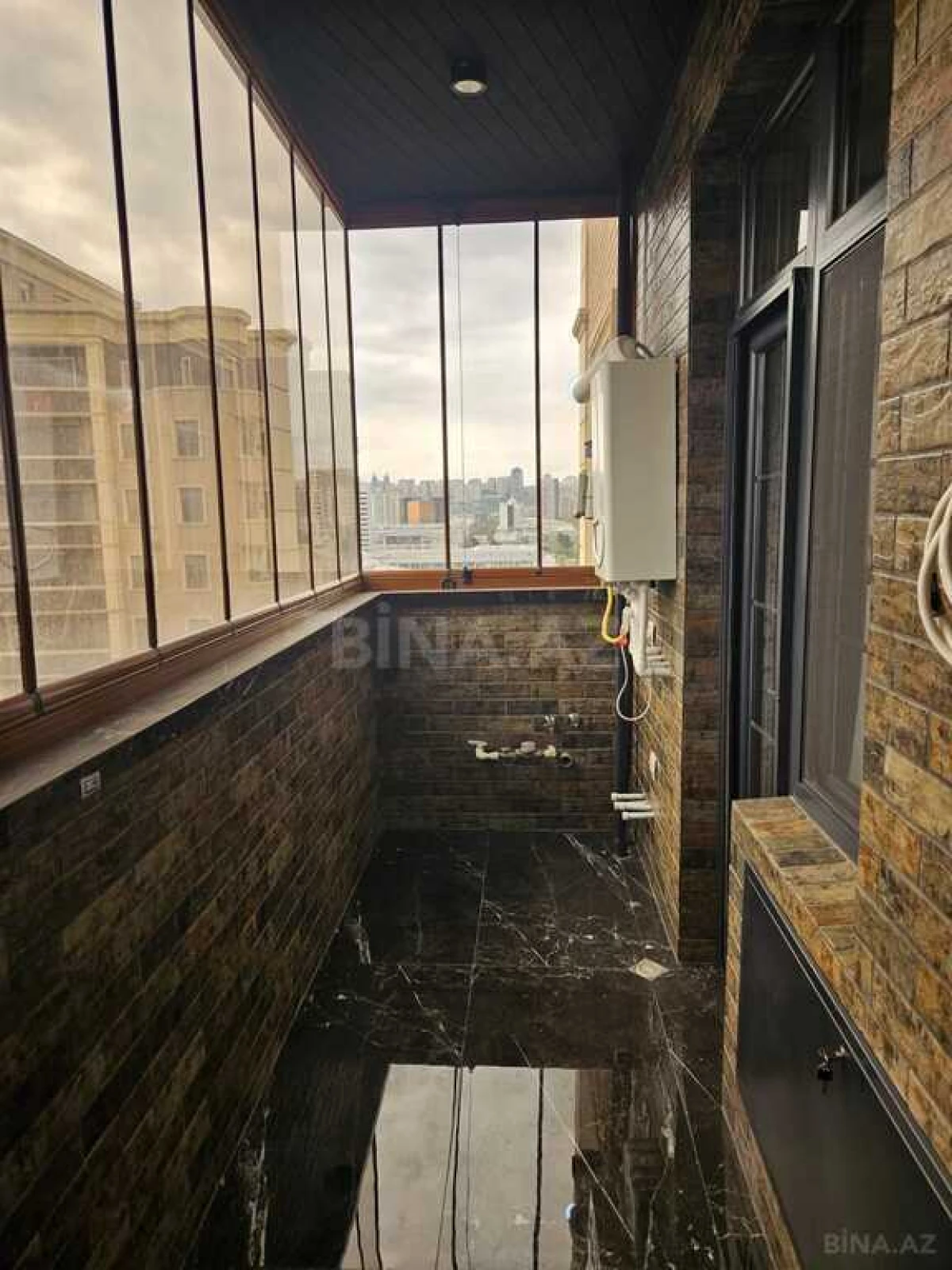 Satılır 3 otaqlı mənzil 114 m²