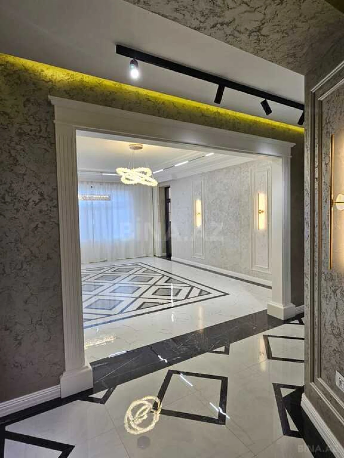 Satılır 3 otaqlı mənzil 114 m²