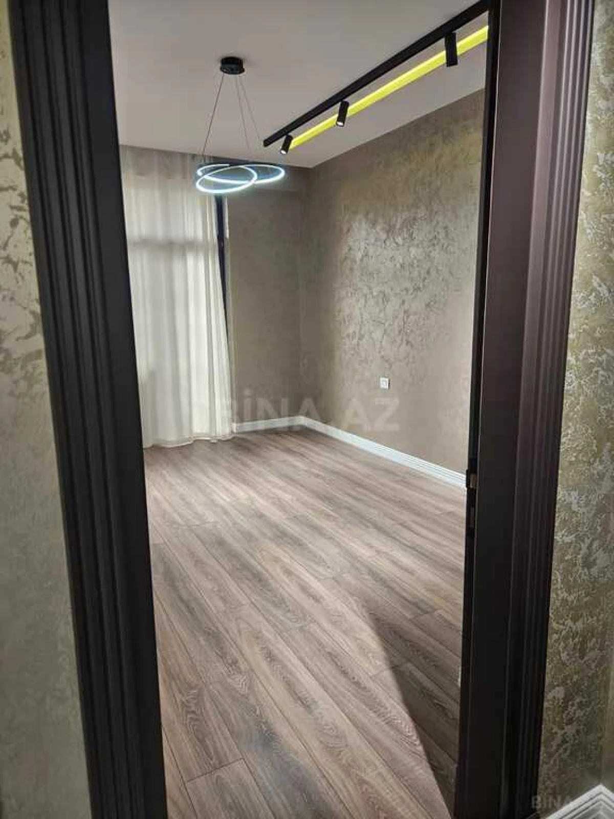 Satılır 3 otaqlı mənzil 114 m²