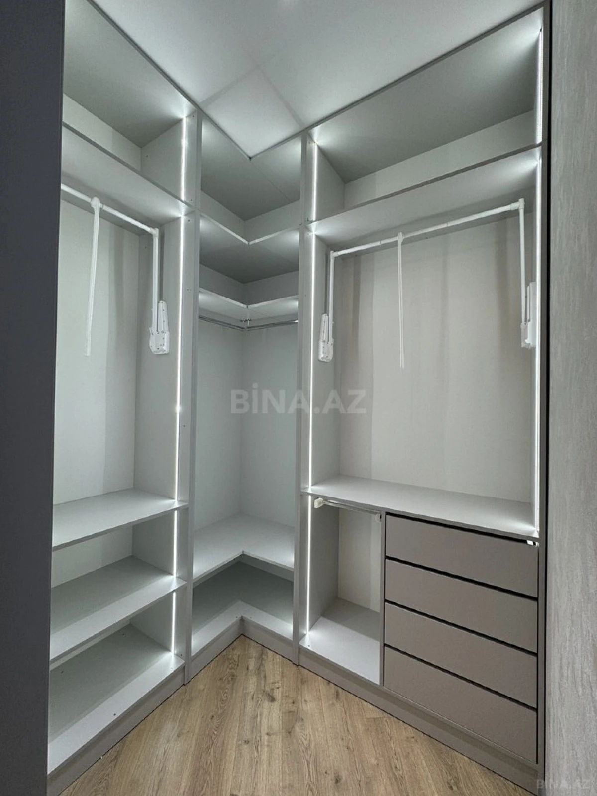 Satılır 4 otaqlı həyət evi 180 m²