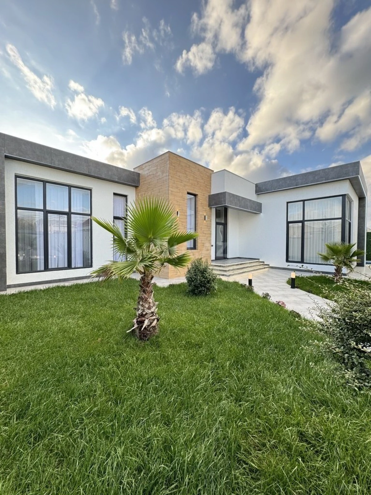 Satılır 4 otaqlı həyət evi 180 m²