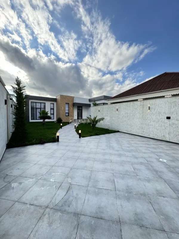 Satılır 4 otaqlı həyət evi 180 m²