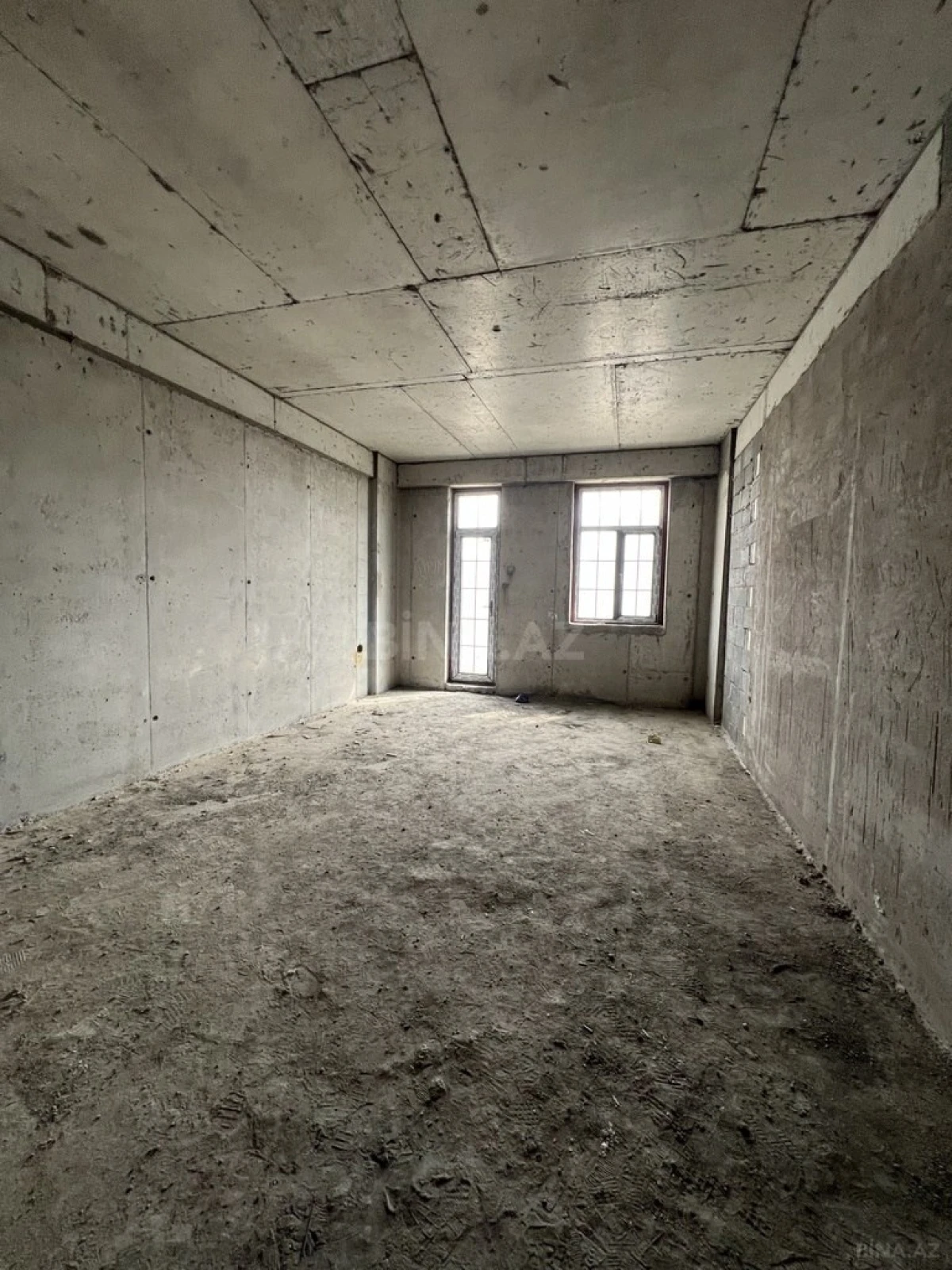 Satılır 4 otaqlı mənzil 173 m²