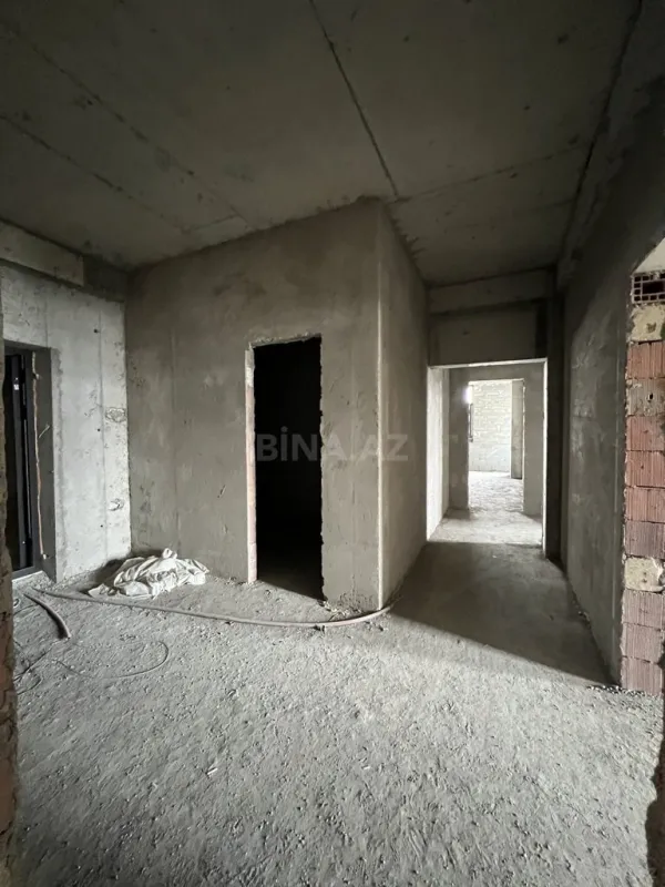 Satılır 4 otaqlı mənzil 173 m²