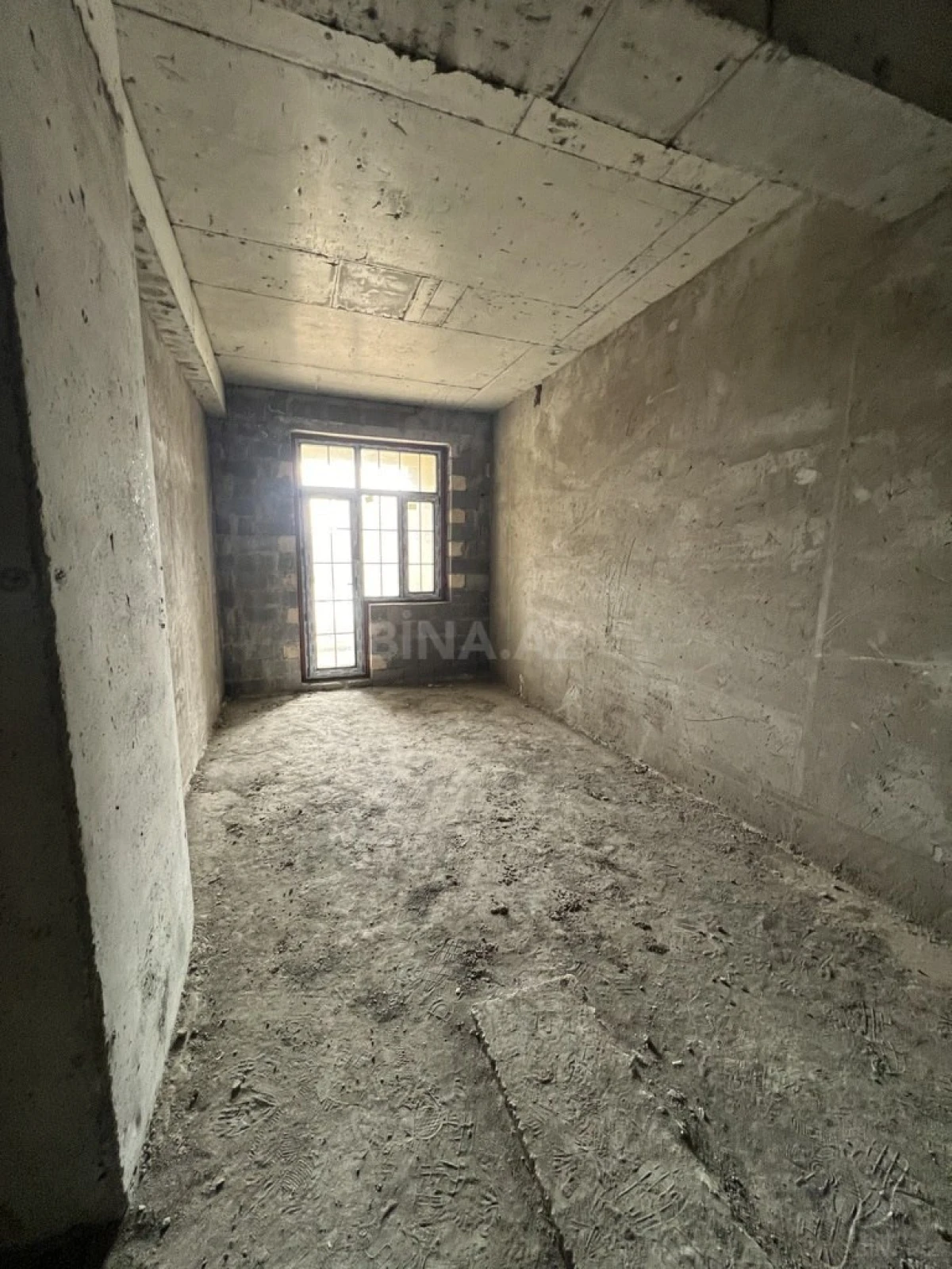 Satılır 4 otaqlı mənzil 173 m²