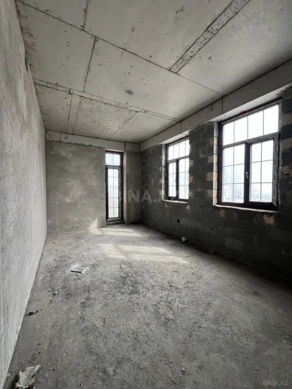 Satılır 4 otaqlı mənzil 173 m²