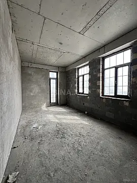 Satılır 4 otaqlı mənzil 173 m²