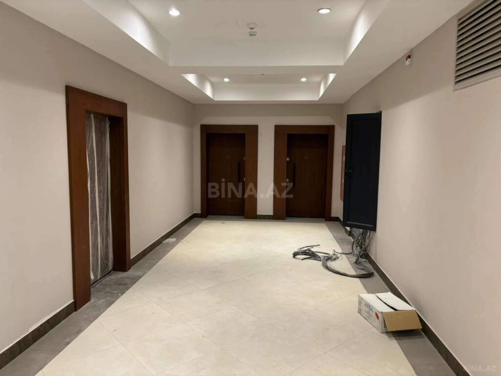 Satılır 3 otaqlı mənzil 157 m²
