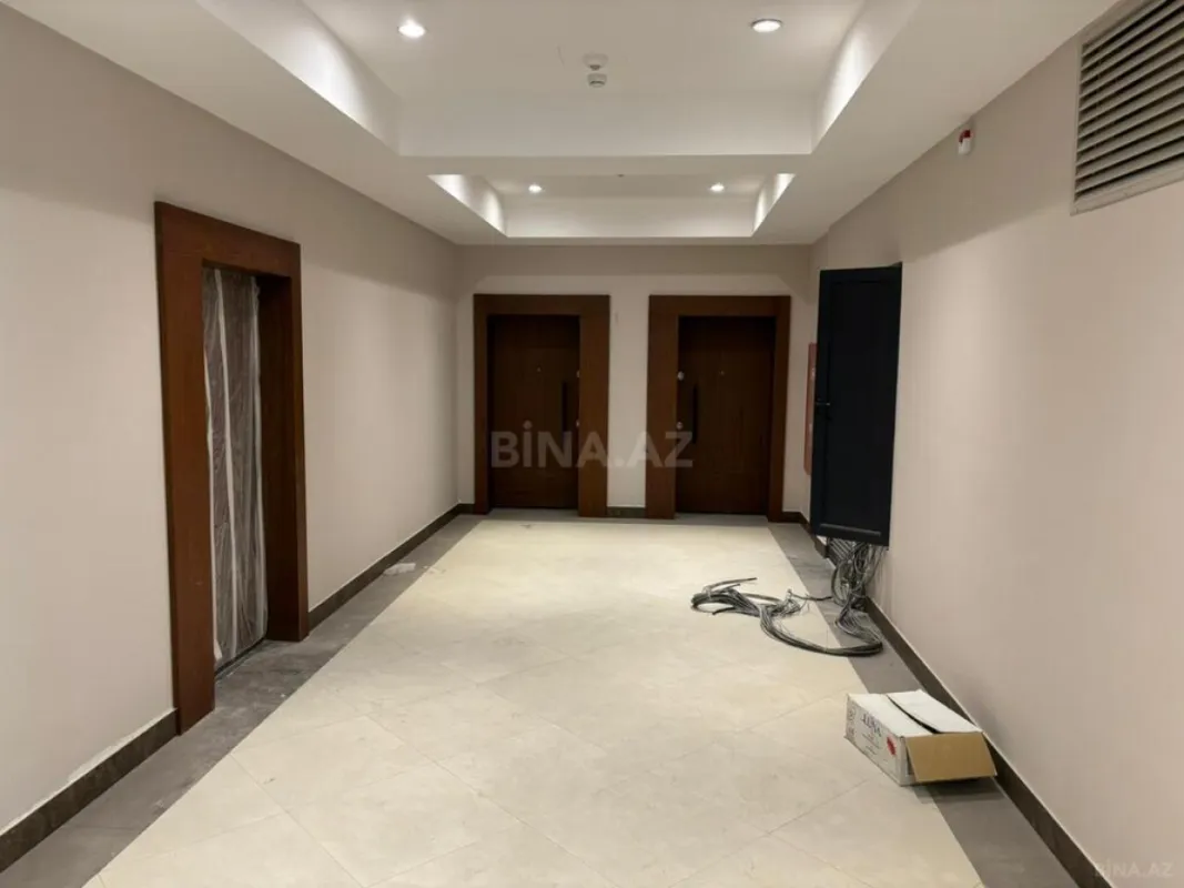 Satılır 3 otaqlı mənzil 157 m²