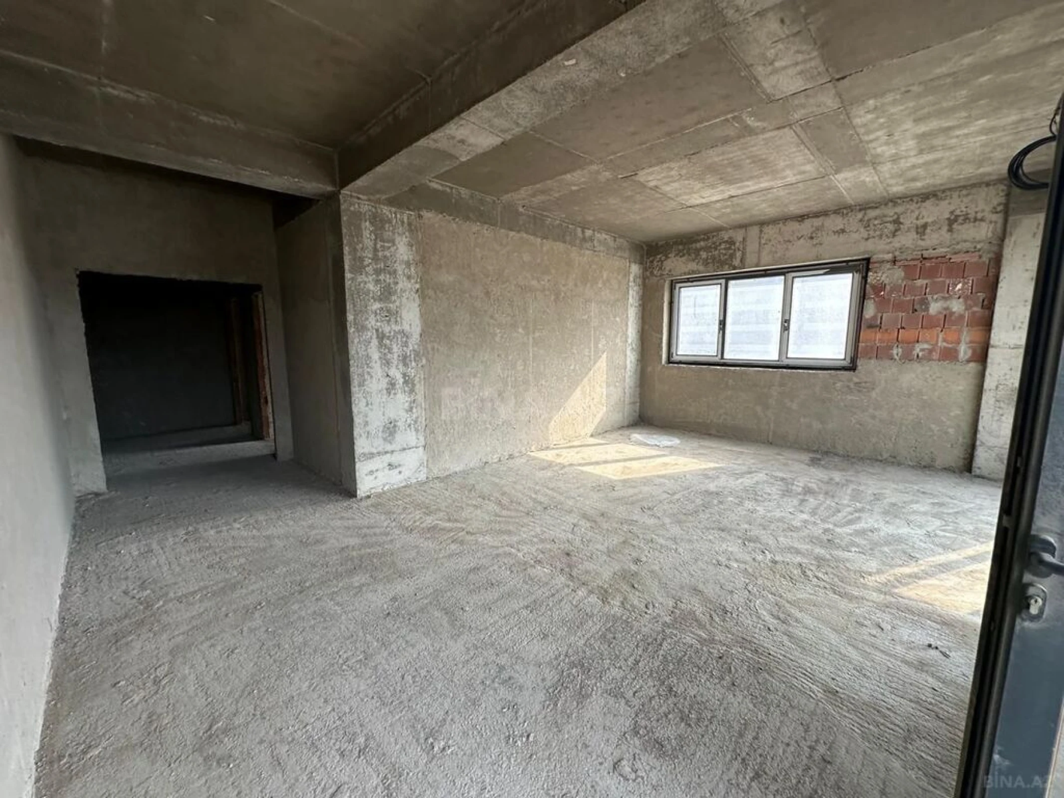 Satılır 3 otaqlı mənzil 157 m²