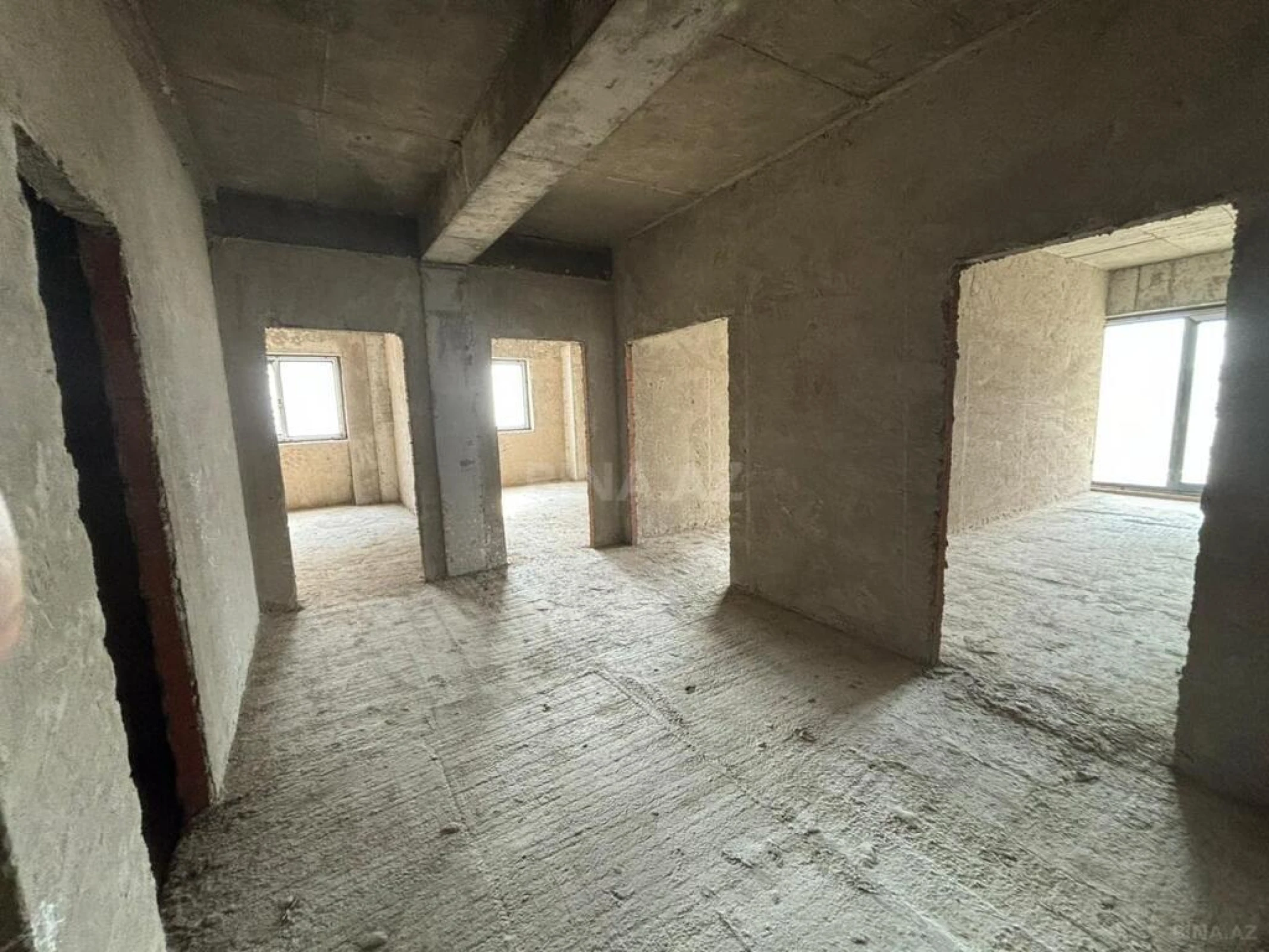 Satılır 3 otaqlı mənzil 157 m²