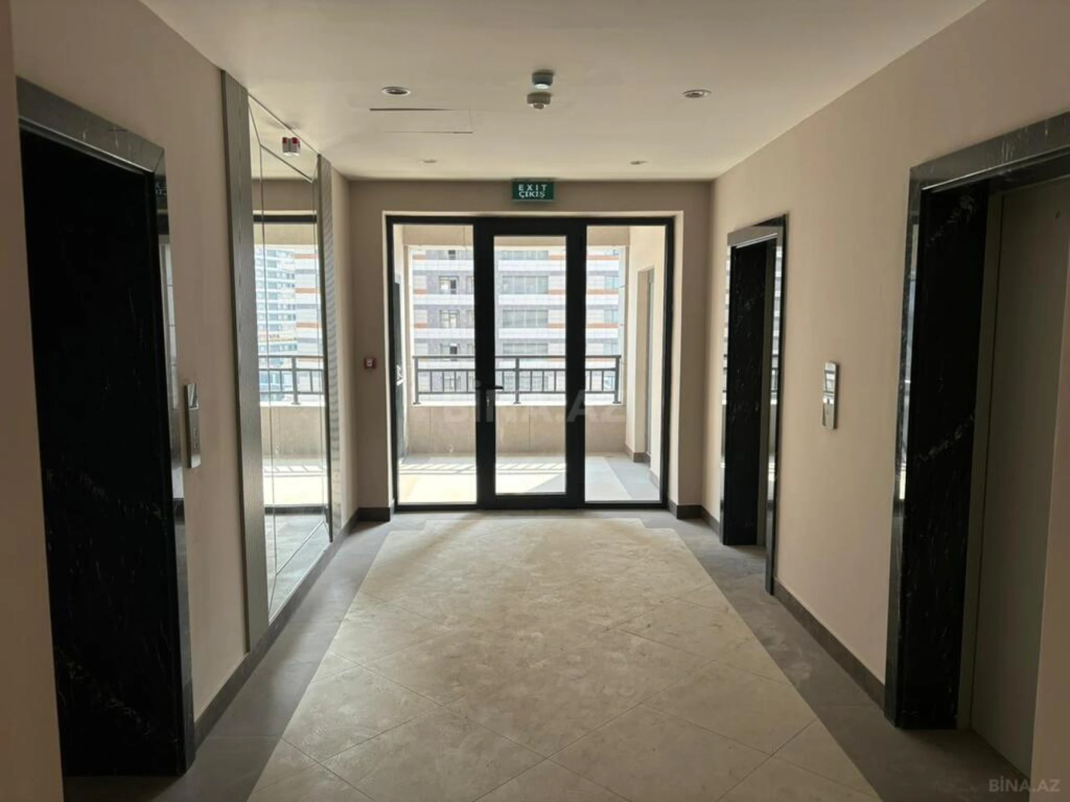 Satılır 3 otaqlı mənzil 157 m²