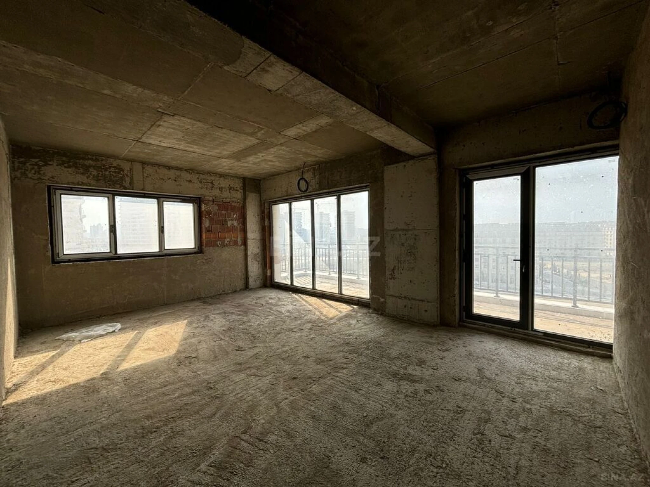 Satılır 3 otaqlı mənzil 157 m²