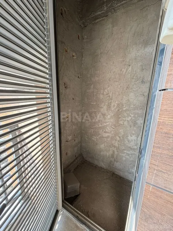 Satılır 3 otaqlı mənzil 157 m²