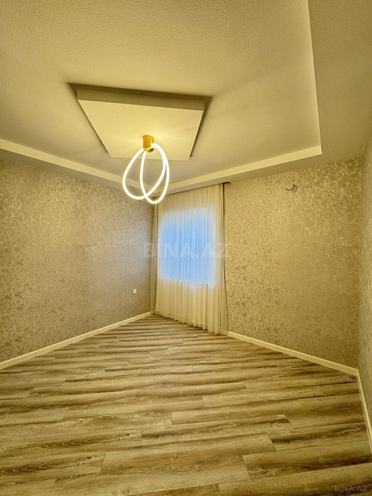 Satılır 4 otaqlı həyət evi 180 m²