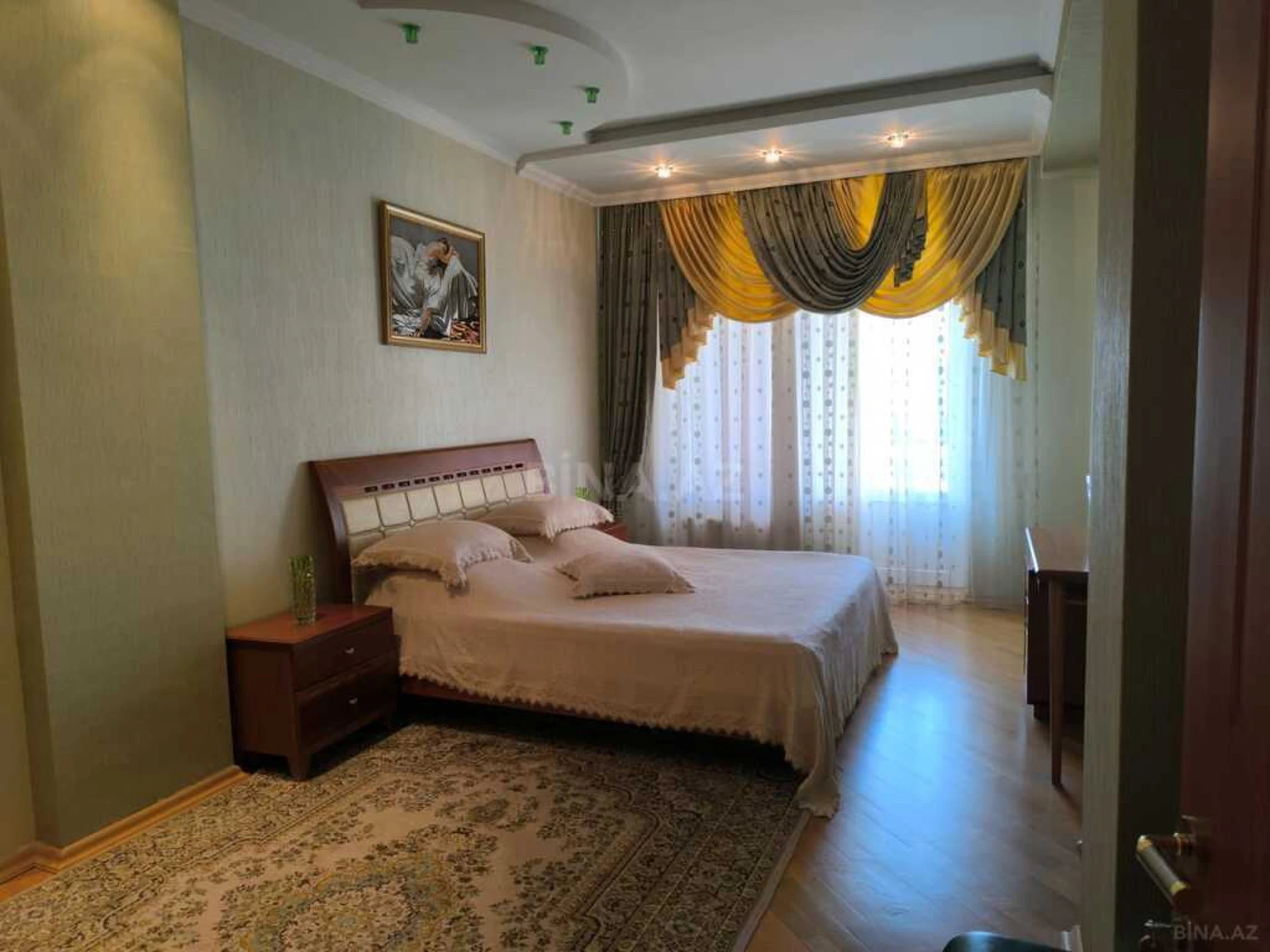 Satılır 3 otaqlı mənzil 145 m²