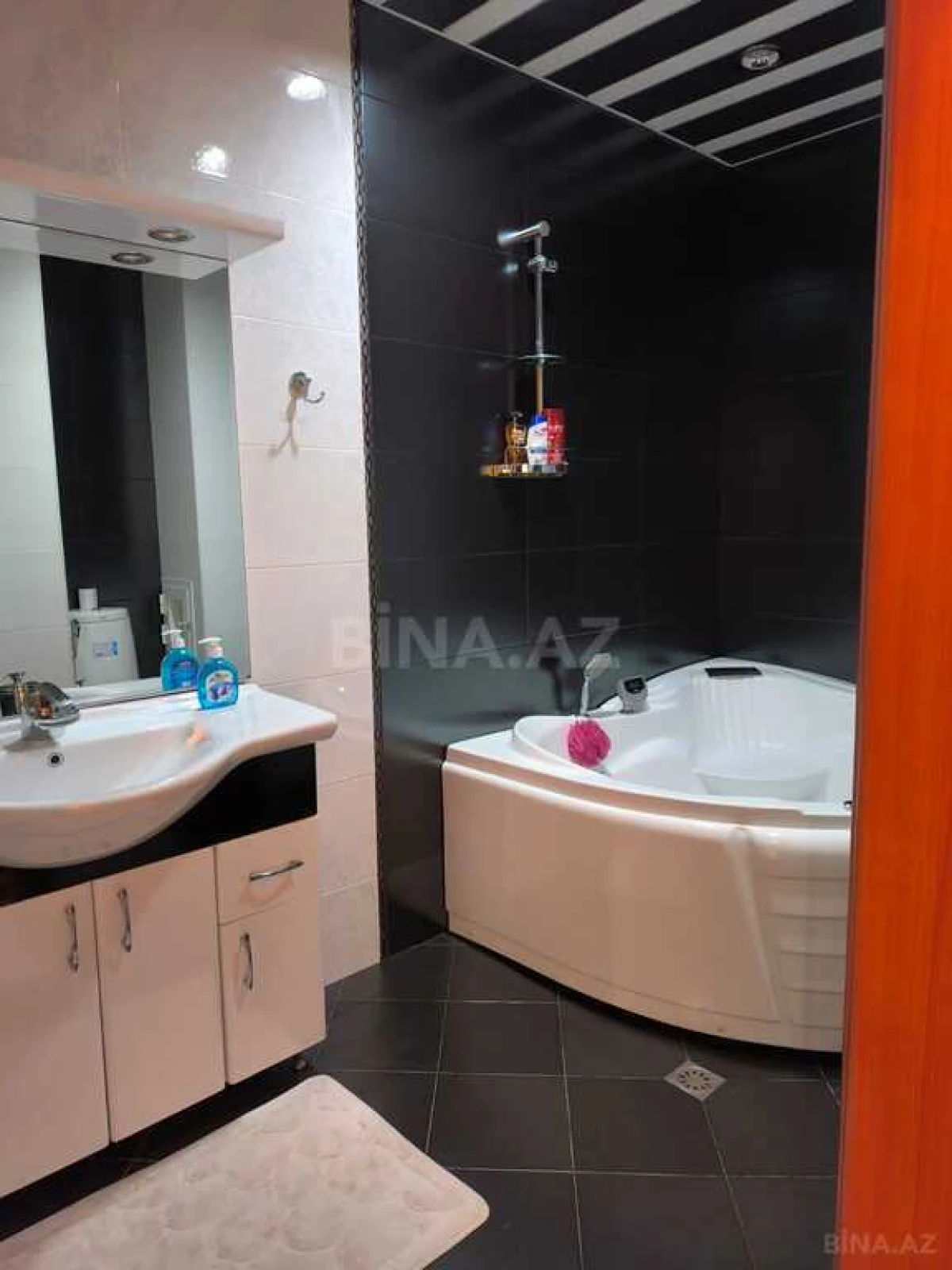 Satılır 3 otaqlı mənzil 145 m²